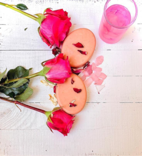 Jab&Atilde;&sup3;n de flores de granja y leche de cabra